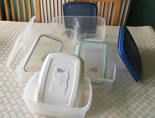 plastic lidded food containers